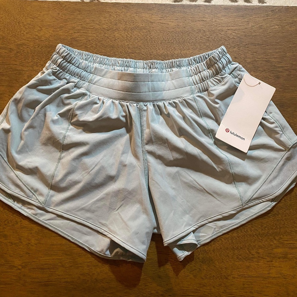 Lululemon Hotty Hot LR Short 4” Lined